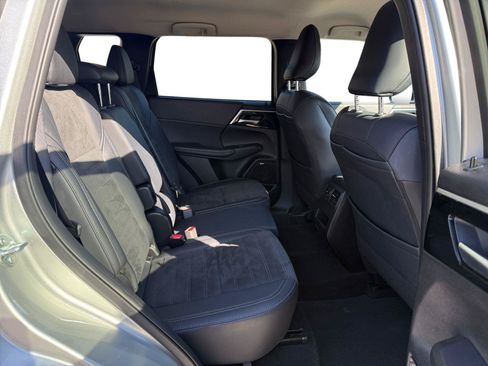 Used 2025 Mitsubishi Outlander SE FWD image 26