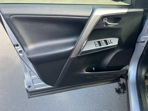 Used 2018 Toyota RAV4 XLE AWD/4WD image 10