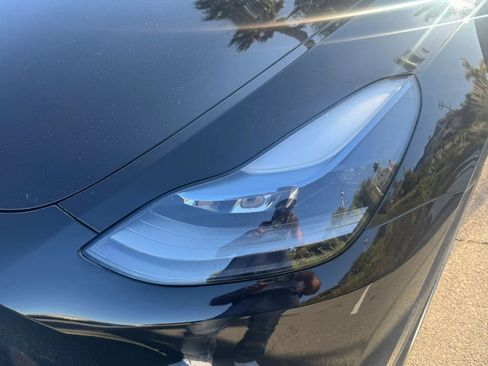 Used 2024 Tesla Model Y Long Range AWD/4WD image 17