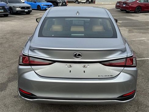 Certified 2025 Lexus ES 300h w/ Luxury Package image 6