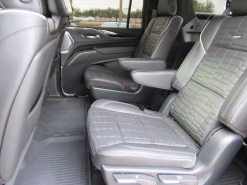 Used 2024 Cadillac Escalade ESV V w/ Heavy-Duty Trailer Package image 37