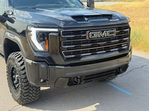 Used 2025 GMC Sierra 2500 AT4X AWD/4WD image 3