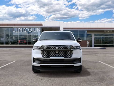 New 2027 Lincoln Navigator Premiere AWD/4WD image 3