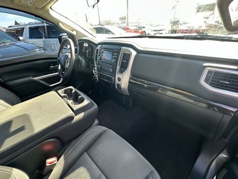 Used 2017 Nissan Titan SV image 21