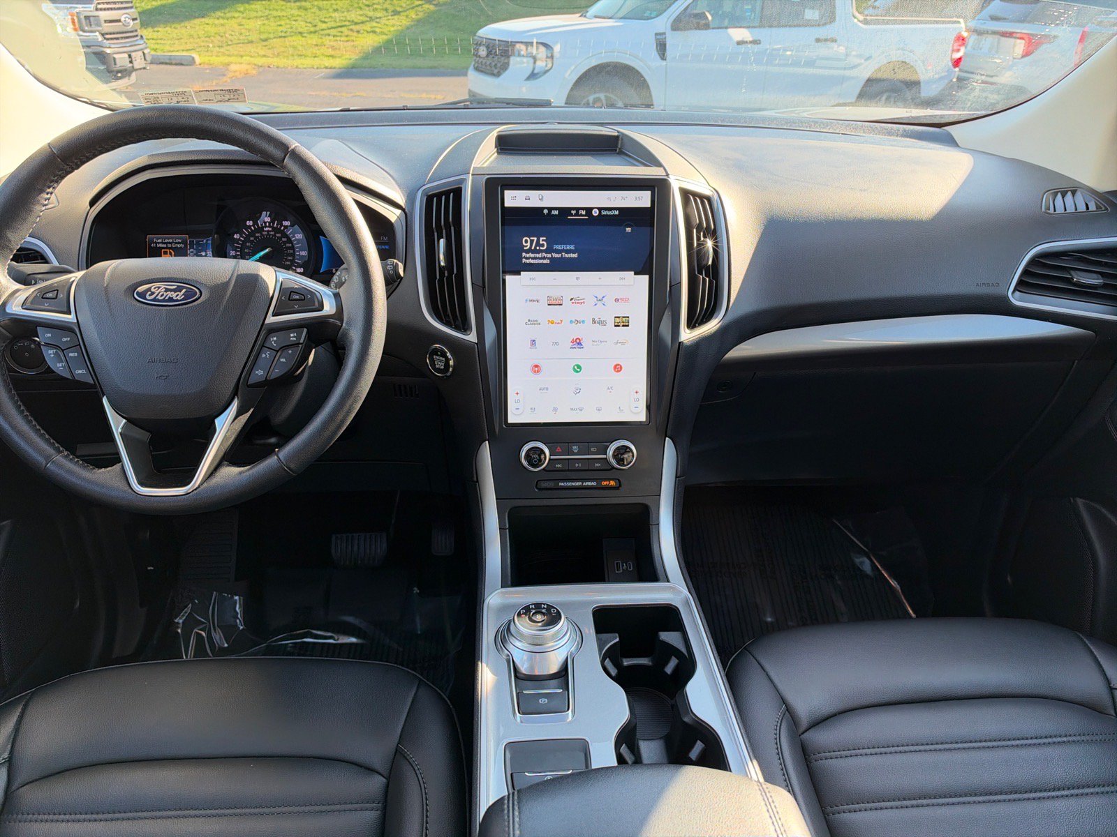Used 2024 Ford Edge SEL w/ Convenience Package AWD/4WD image 3