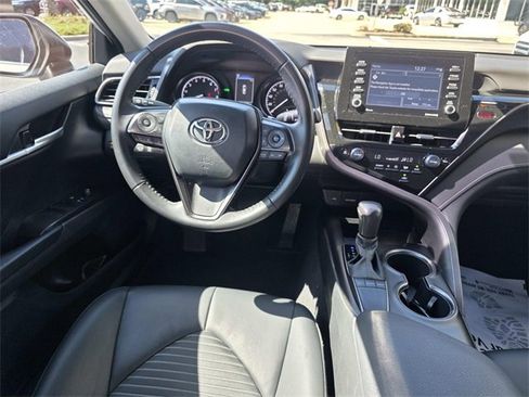 Used 2023 Toyota Camry SE image 9