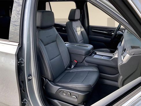 Used 2023 GMC Yukon Denali image 7