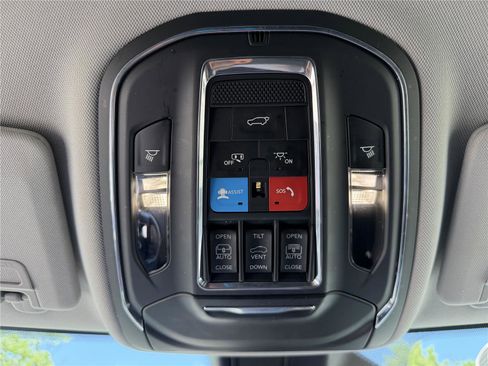 Used 2023 Jeep Grand Cherokee L Limited AWD/4WD image 19