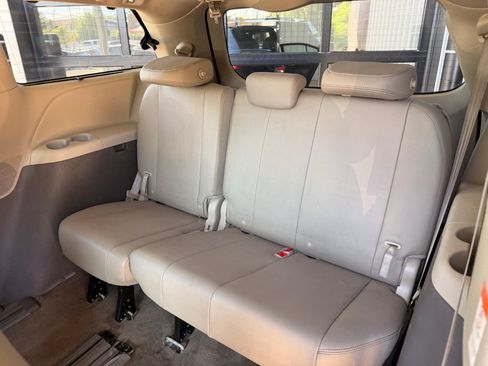Used 2018 Toyota Sienna XLE w/ XLE Navigation Package FWD image 13