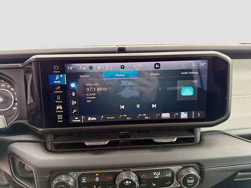 Used 2024 Jeep Wrangler Sahara image 29