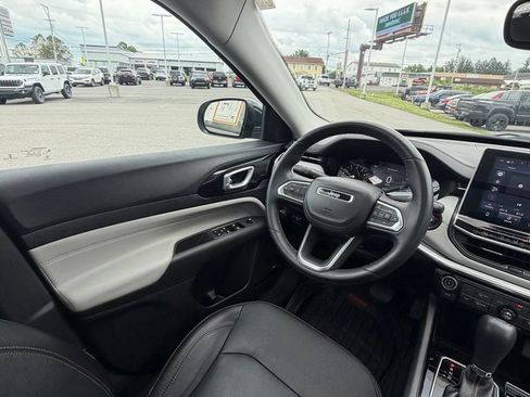 Certified 2022 Jeep Compass Limited w/ Sun and Sound Group AWD/4WD image 13