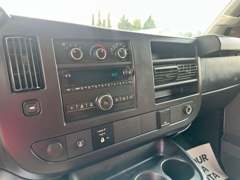 Used 2016 Chevrolet Express 3500 w/ Chrome Appearance Package image 12