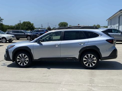 Used 2025 Subaru Outback Limited XT image 3