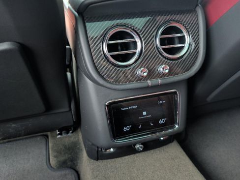 Used 2022 Bentley Bentayga AWD/4WD image 40