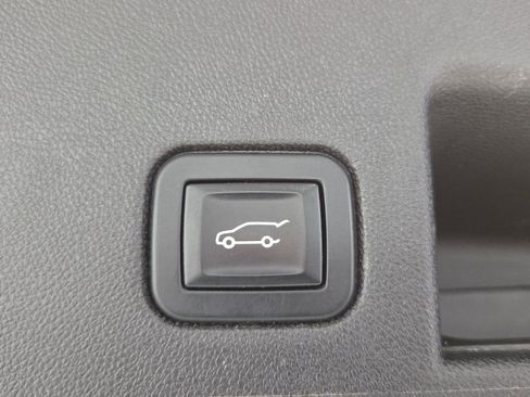 Used 2018 Chevrolet Equinox LT image 33