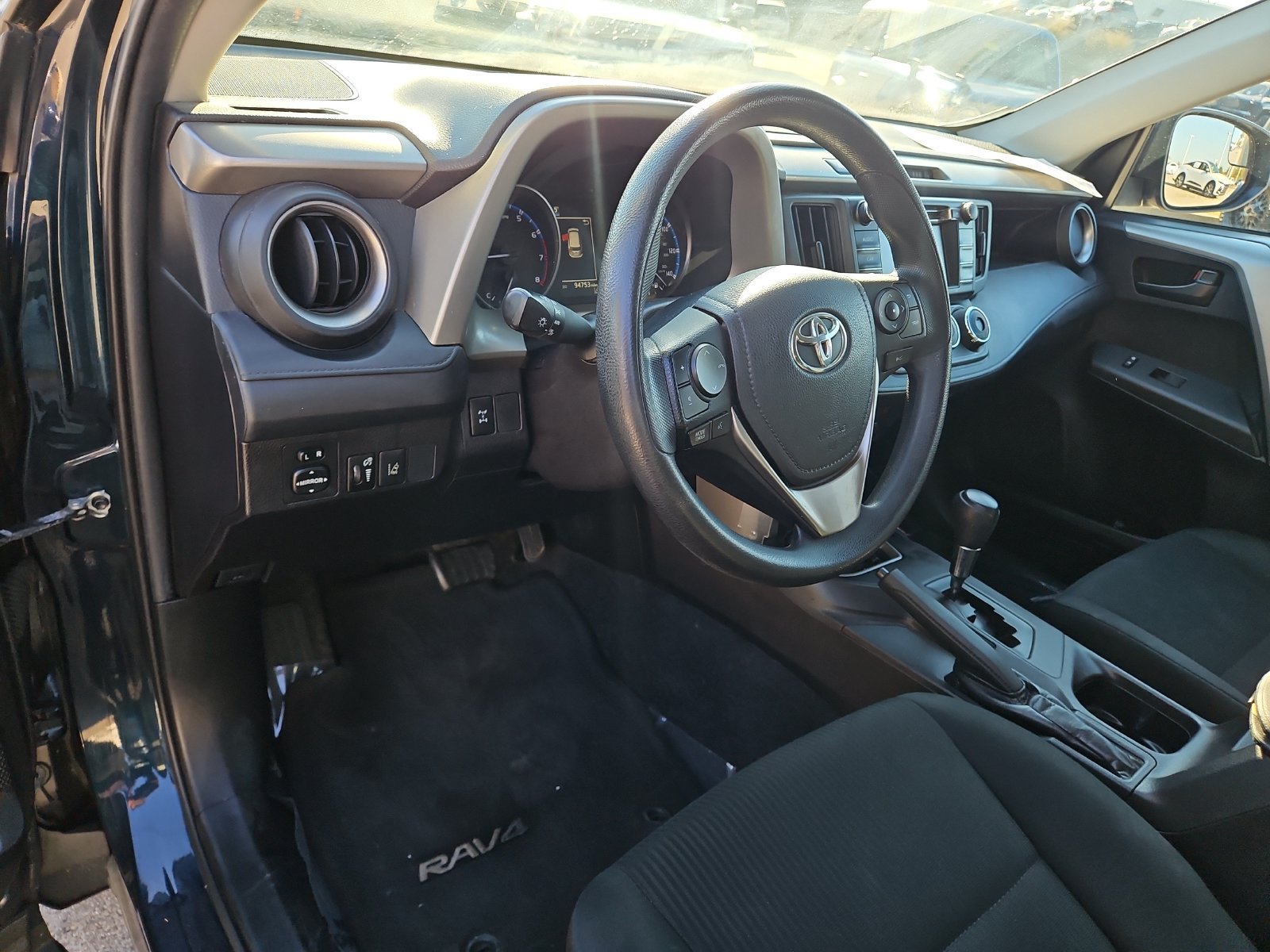 Certified 2018 Toyota RAV4 LE w/ Carpet Mat Package AWD/4WD image 19