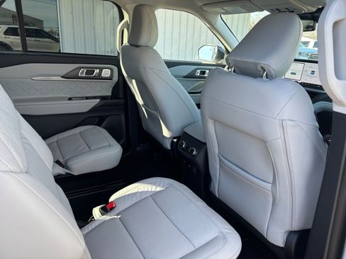 New 2026 Ford Explorer Platinum w/ LUX Leather Package image 13