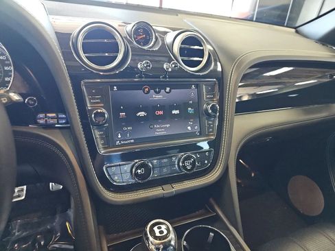 Used 2018 Bentley Bentayga AWD/4WD image 9