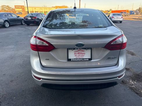 Used 2018 Ford Fiesta SE FWD image 6