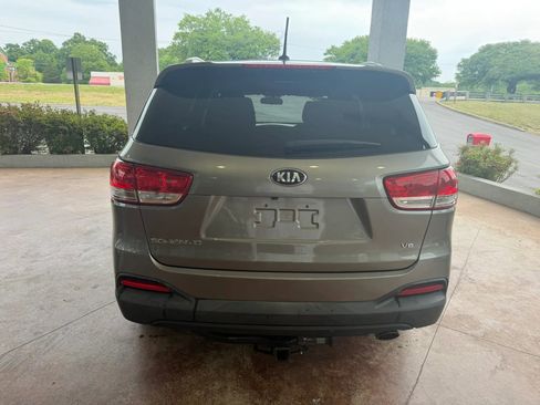 Used 2017 Kia Sorento LX FWD image 5
