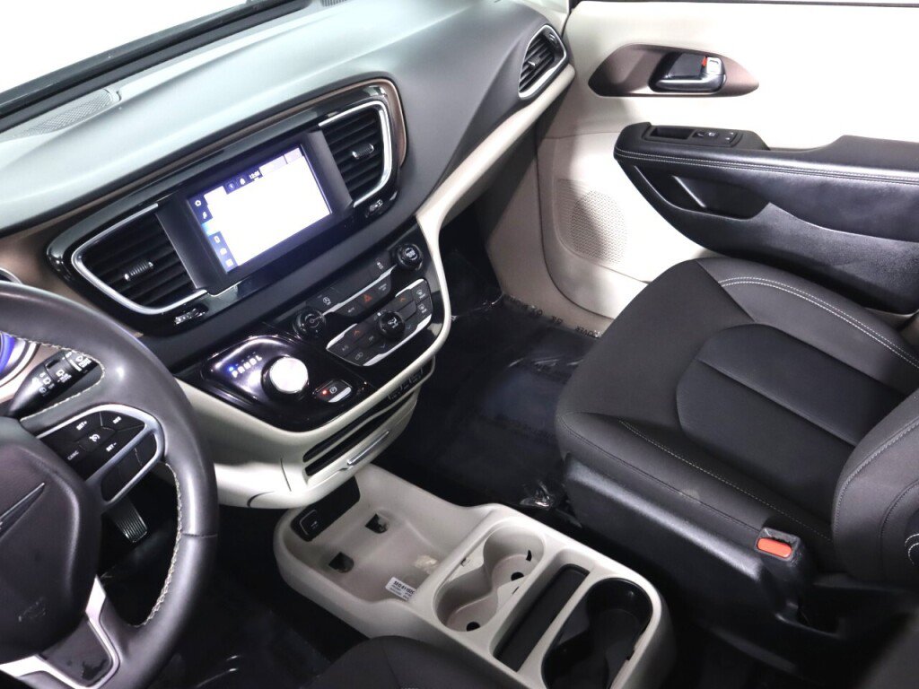 Used 2023 Chrysler Voyager LX FWD image 29