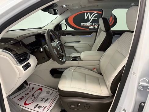 Used 2024 GMC Acadia Denali image 11