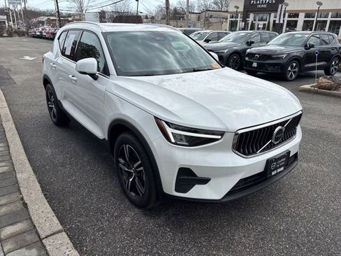 Used 2025 Volvo XC40 B5 Core image 7