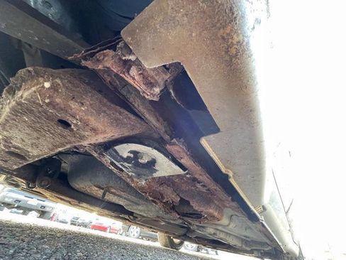 Used 2001 Pontiac Bonneville SE image 17