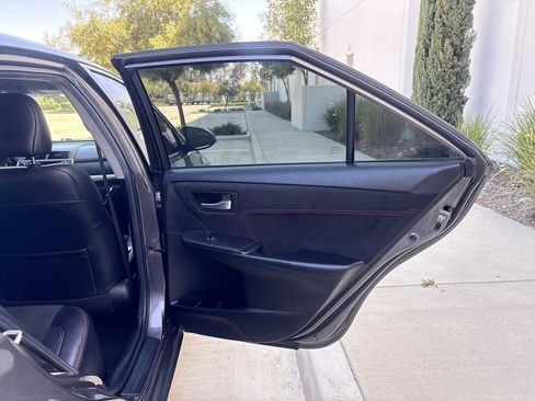 Used 2015 Toyota Camry XSE FWD image 12