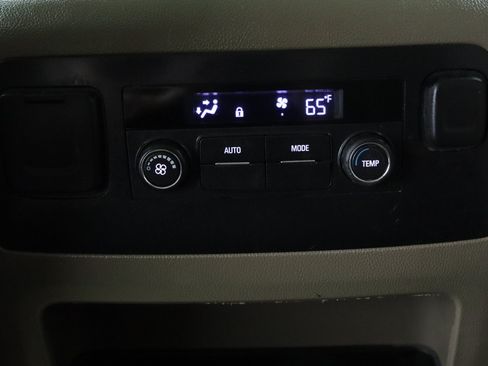 Used 2015 Chevrolet Suburban LT RWD image 27