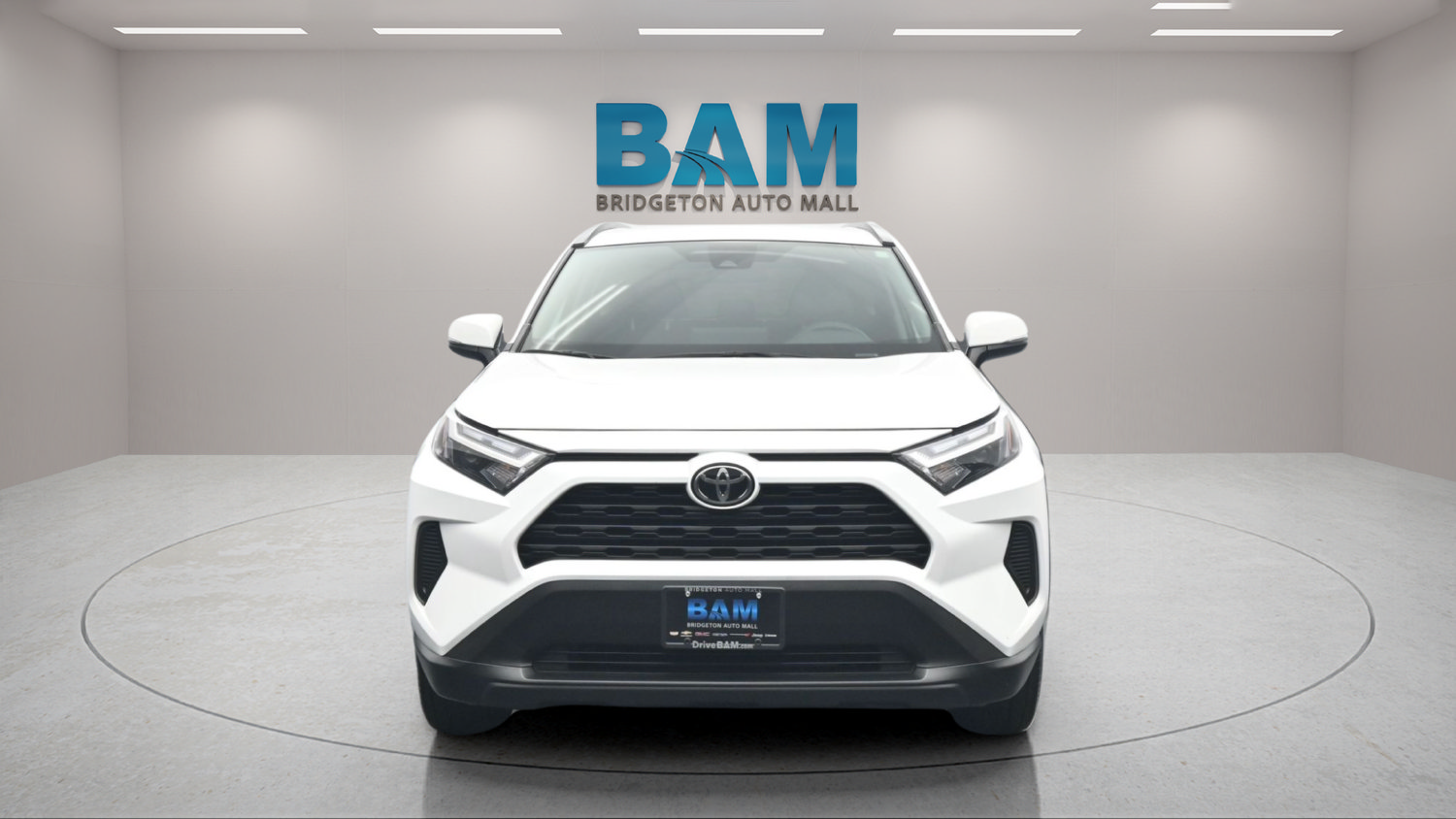 Used 2025 Toyota RAV4 XLE AWD/4WD image 2