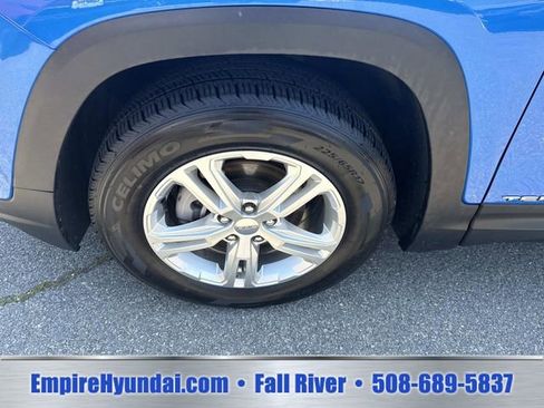 Used 2024 GMC Terrain SLE AWD/4WD image 12