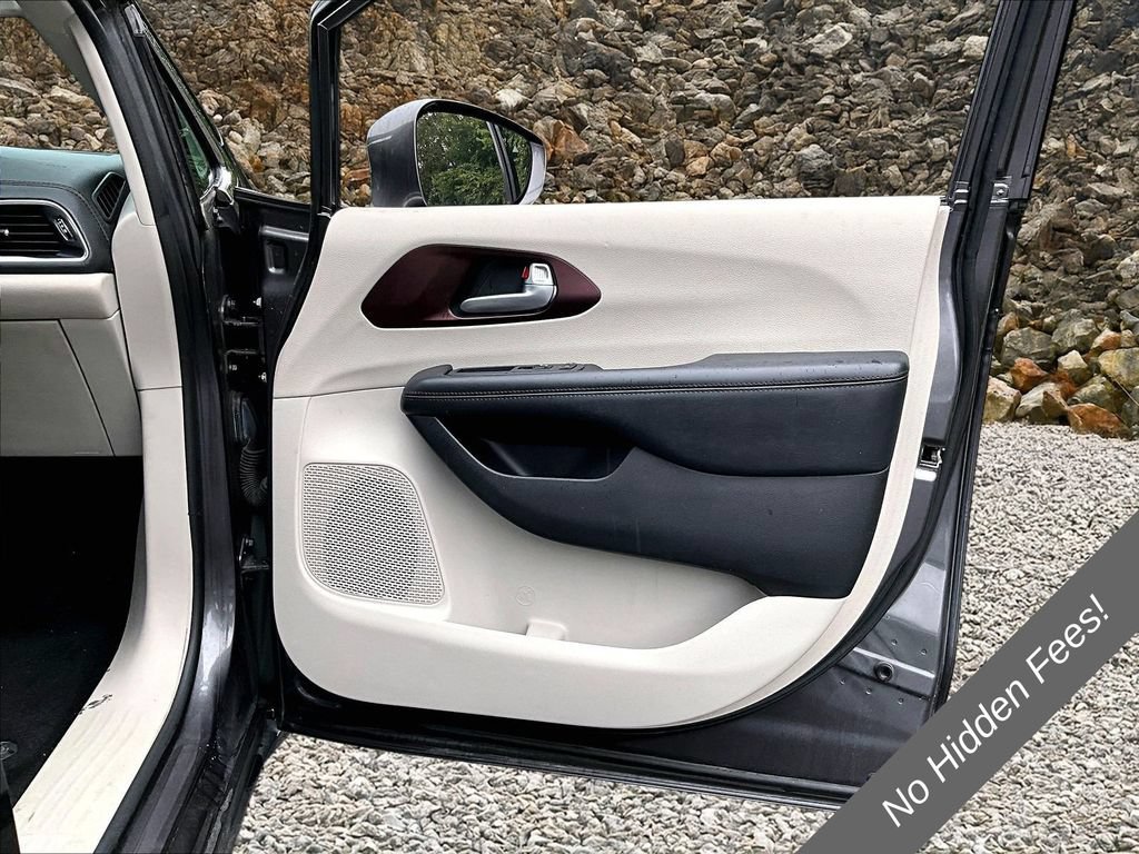 Used 2019 Chrysler Pacifica Limited FWD image 21