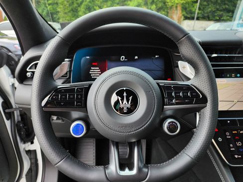 New 2025 Maserati Grecale GT image 13