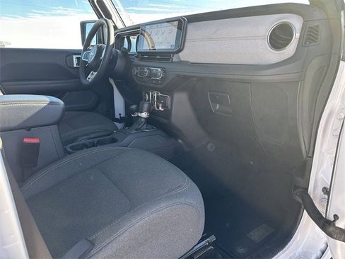 Used 2024 Jeep Wrangler Unlimited Sahara image 23