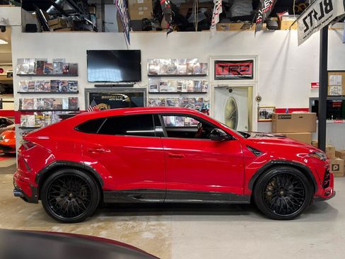 Used 2019 Lamborghini Urus AWD/4WD image 5