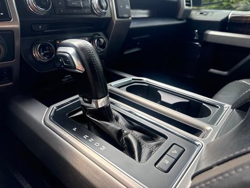 Used 2017 Ford F150 Platinum w/ Equipment Group 701A Luxury AWD/4WD image 33