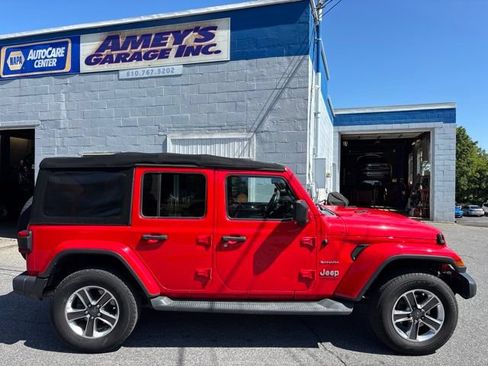 Used 2018 Jeep Wrangler Unlimited Sahara AWD/4WD image 7