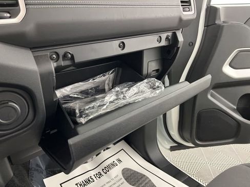 Used 2024 Nissan Frontier SV image 37