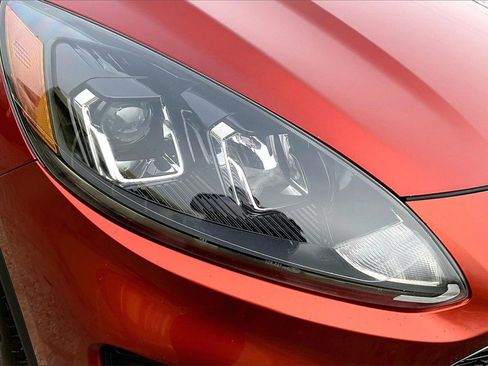 Used 2020 Ford Escape SE image 28