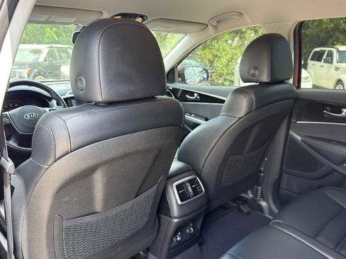 Used 2019 Kia Sorento EX FWD image 29