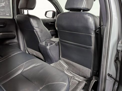 Used 2019 Toyota Tacoma TRD Off-Road image 43