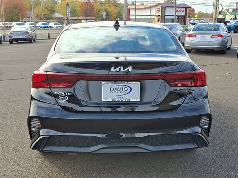 Used 2023 Kia Forte LXS w/ LXS Technology Package image 5