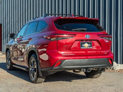 Used 2022 Toyota Highlander XLE image 4
