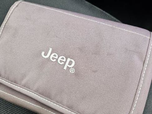 Used 2017 Jeep Renegade Latitude w/ Cold Weather Group AWD/4WD image 31