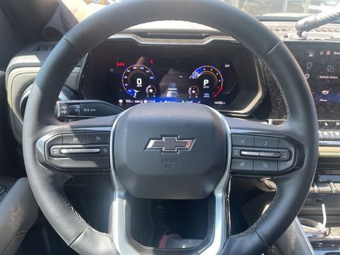 Used 2025 Chevrolet Colorado ZR2 w/ Technology Package AWD/4WD image 11