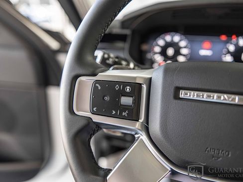 Used 2024 Land Rover Discovery S image 24