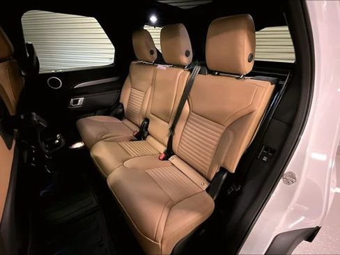 New 2026 Land Rover Discovery Limited Edition AWD/4WD image 9