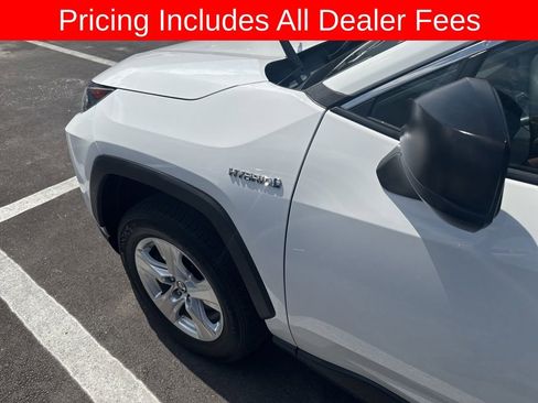 Used 2021 Toyota RAV4 LE AWD/4WD image 8