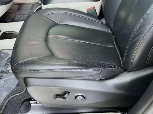 Used 2022 Chrysler Pacifica Touring-L image 28